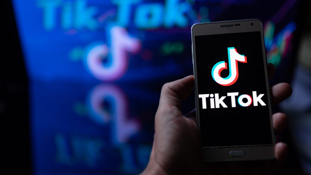 ¿Estamos prohibiendo TikTok o no? Además: ¿Realmente puede un influencer hundir una empresa de 800 millones de dólares?